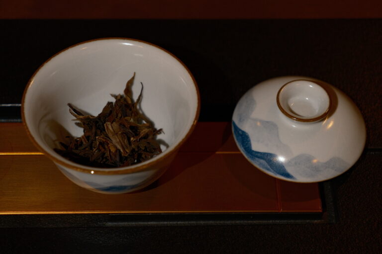 Chinese tea room in SG : Rare Chinese teas served with artistic presentation in a cozy setting