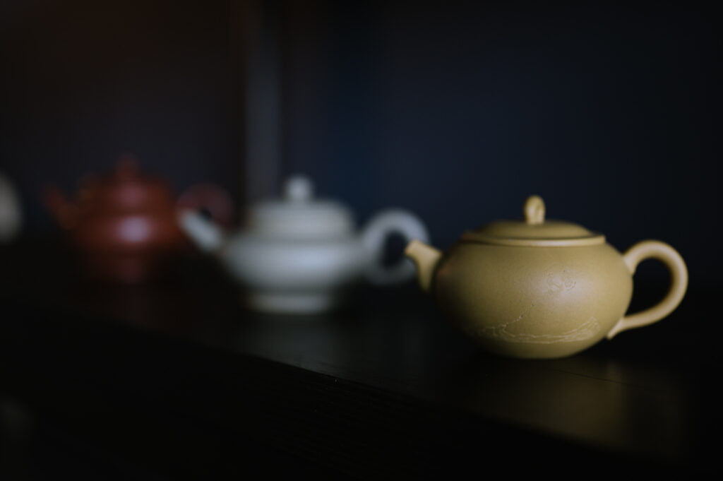 jingdezhen porcelain teaware : Authentic porcelain with balanced weight and refined rim