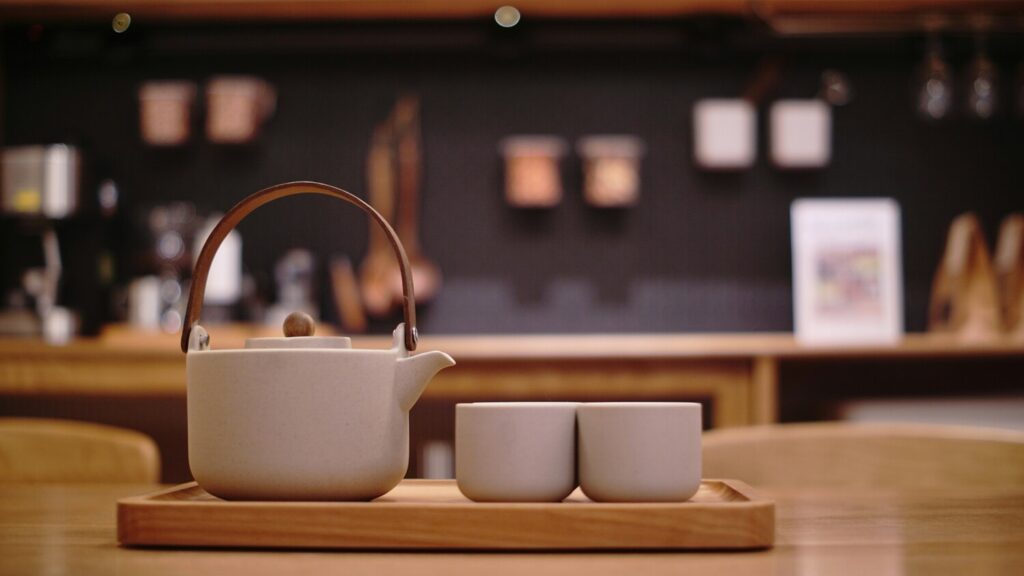 Tea Shop in SG : Traditional Chinese teapots showcased in a cosy Singapore tea boutique.