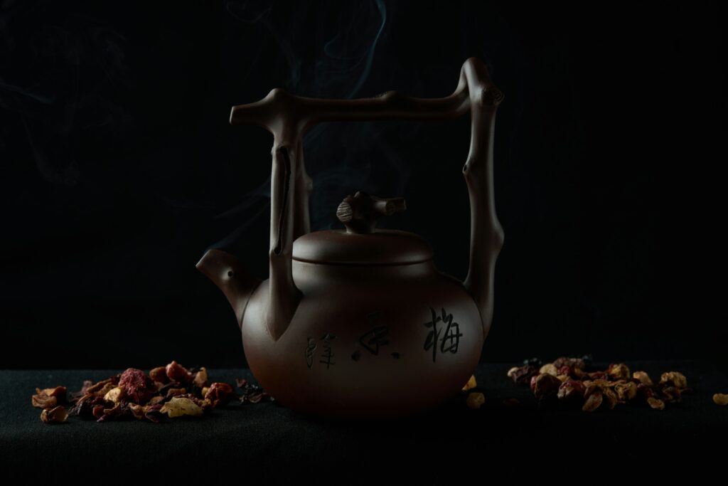 A refined teapot designed with traditional craftsmanship, emphasising the harmony between form, function, and heritage in tea preparation