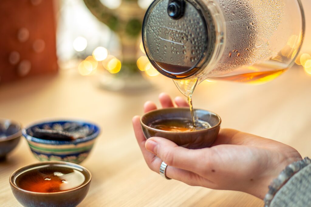 A warm cup of oolong tea with a deep amber tone, reflecting its balanced flavour and heart-supporting qualities