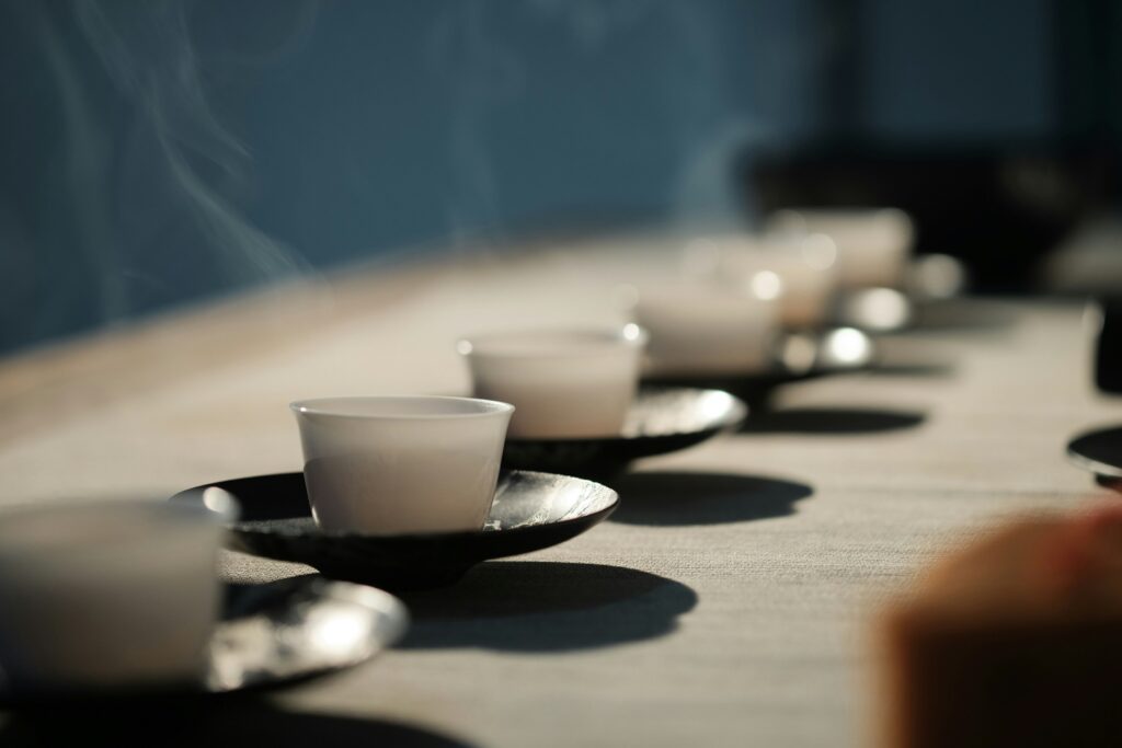 Teacups arranged during the brewing process, reflecting a shared ritual where time, warmth, and flavour come together.