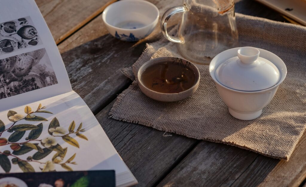 Traditional tea ware carefully placed on a tea table, where the harmony of teapot, cups, and tray enhances the tea’s flavour, temperature, and overall brewing experience.