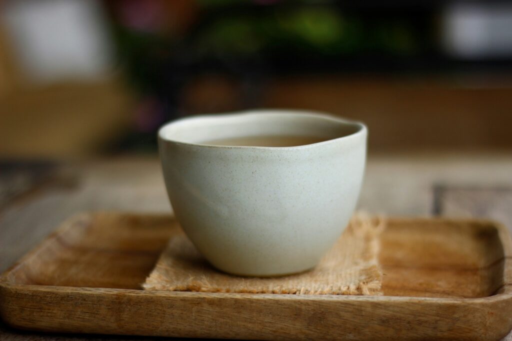 A classic Chinese tea cup, modest in size and form, designed to honour aroma, balance, and mindful tea appreciation.