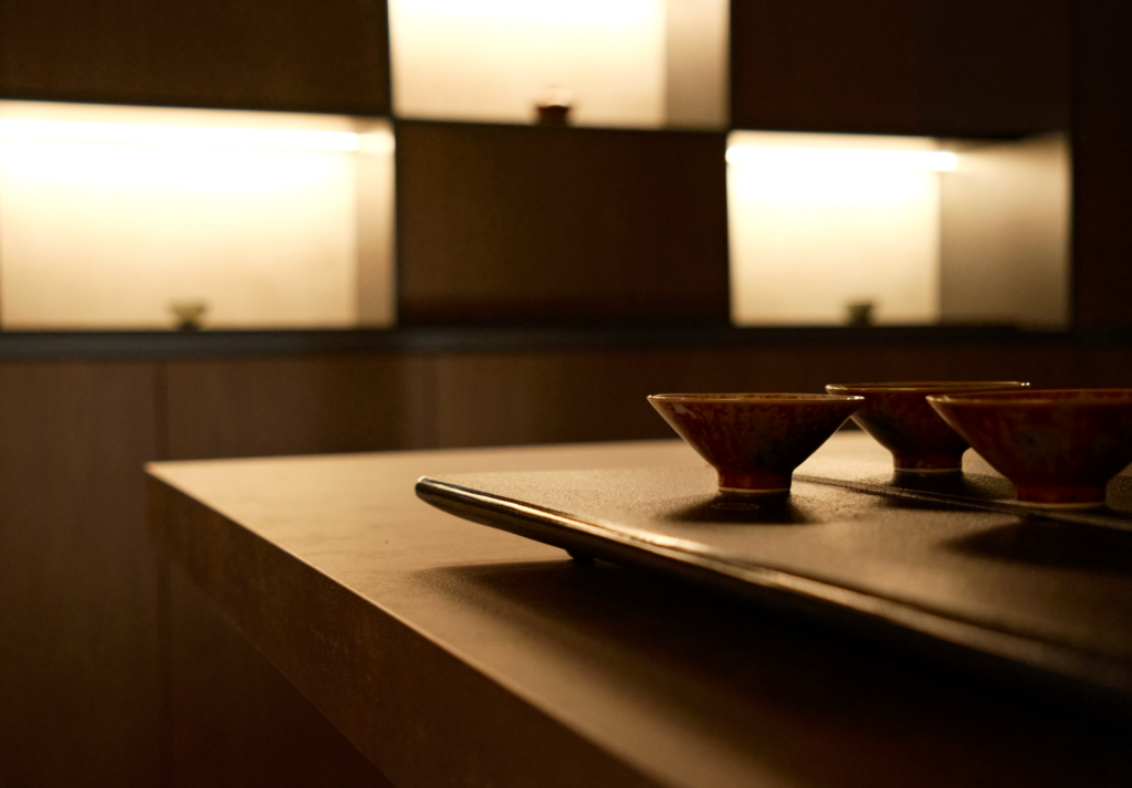 Tea cups displayed neatly on the table at Tea Room by Ki-Setsu, creating a calm and inviting setting that encourages stillness, focus, and appreciation of tea.