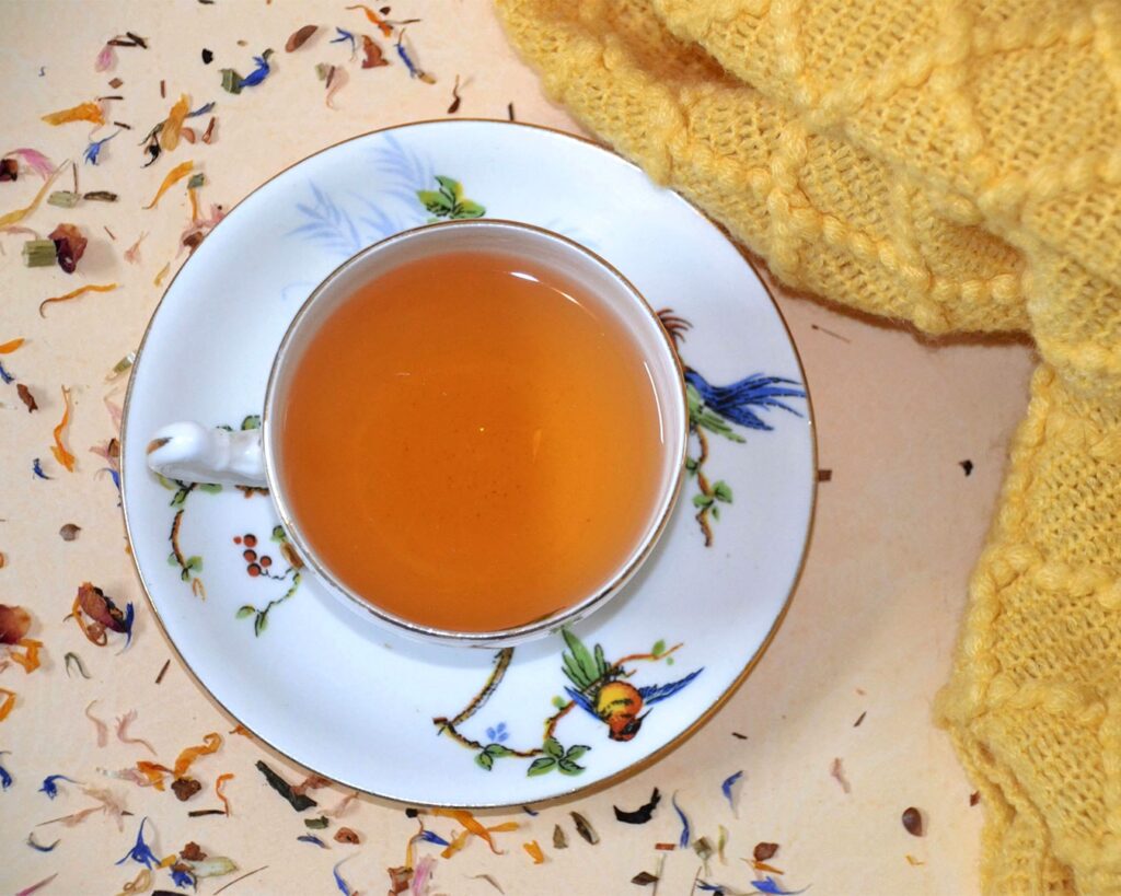 Subtly oxidised tea leaves wrapped and rested to develop a mellow, rounded taste with gentle sweetness and reduced vegetal notes.